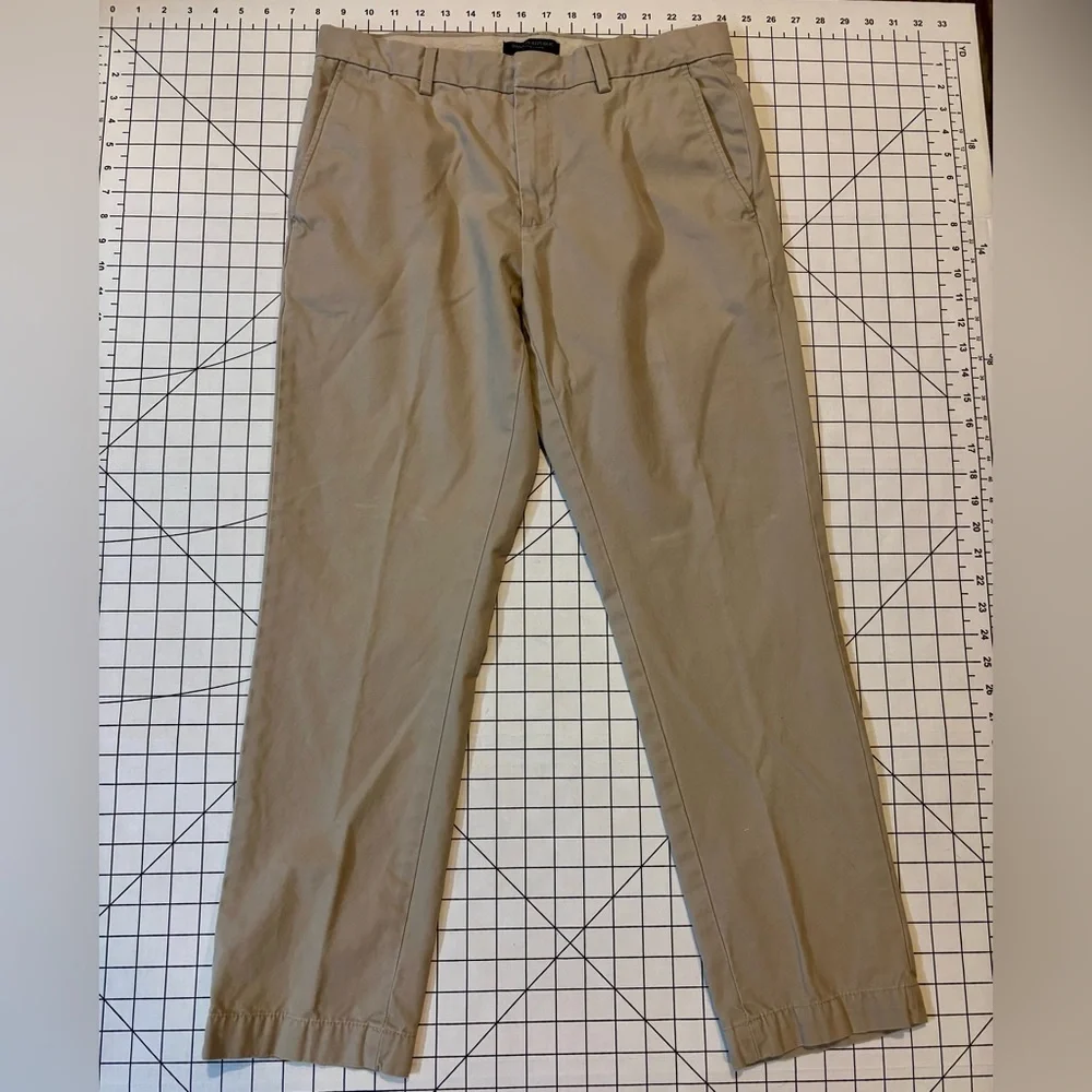 Banana Republic Men’s Size 32/30‎ Tan Aiden Chino Pants